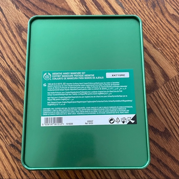 NWT The Body Shop Manicure Set - Picture 2 of 2